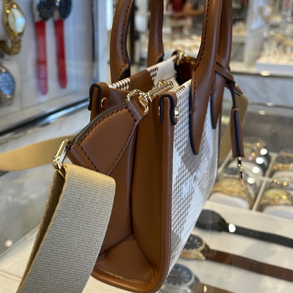 Michael Kors Mirella Extra-Small Logo Crossbody XBODY Shopper Bag
Luggage 
NWT - Picture 15 of 16